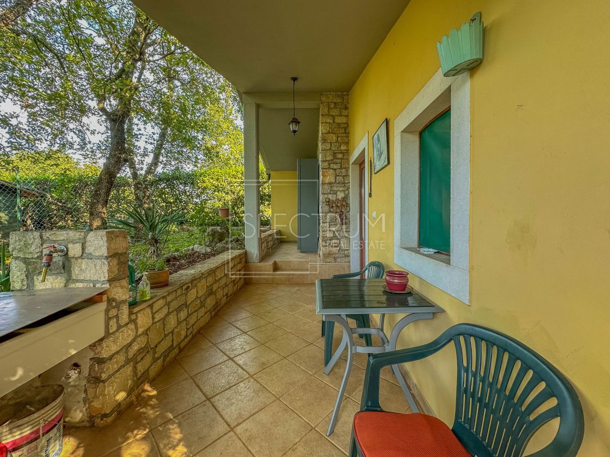 Zona di Grisignana, casa indipendente in posizione tranquilla