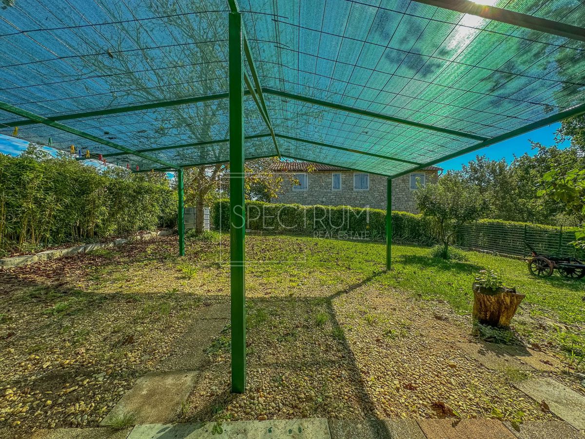 Zona di Grisignana, casa indipendente in posizione tranquilla