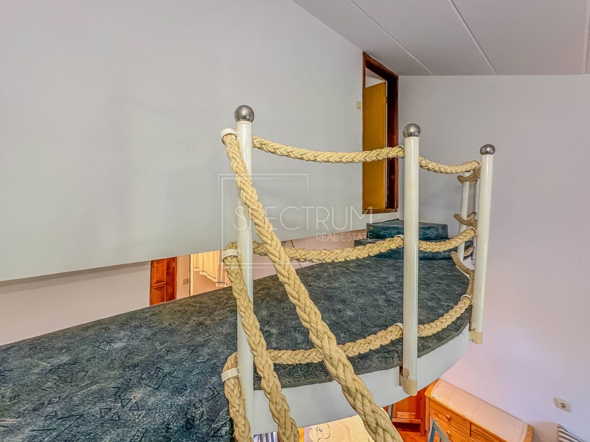 Zona Parenzo, appartamento su due piani a 350 m dal mare