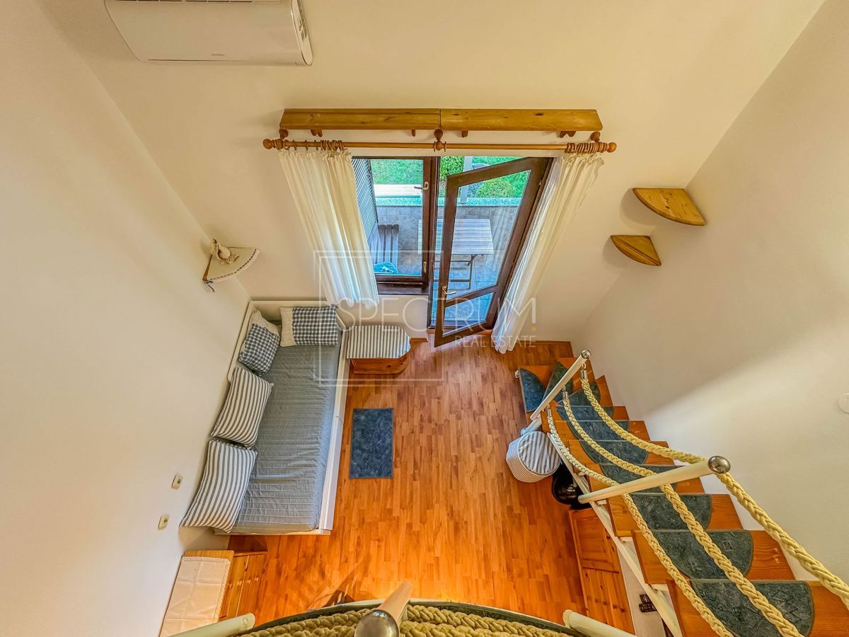 Zona Parenzo, appartamento su due piani a 350 m dal mare