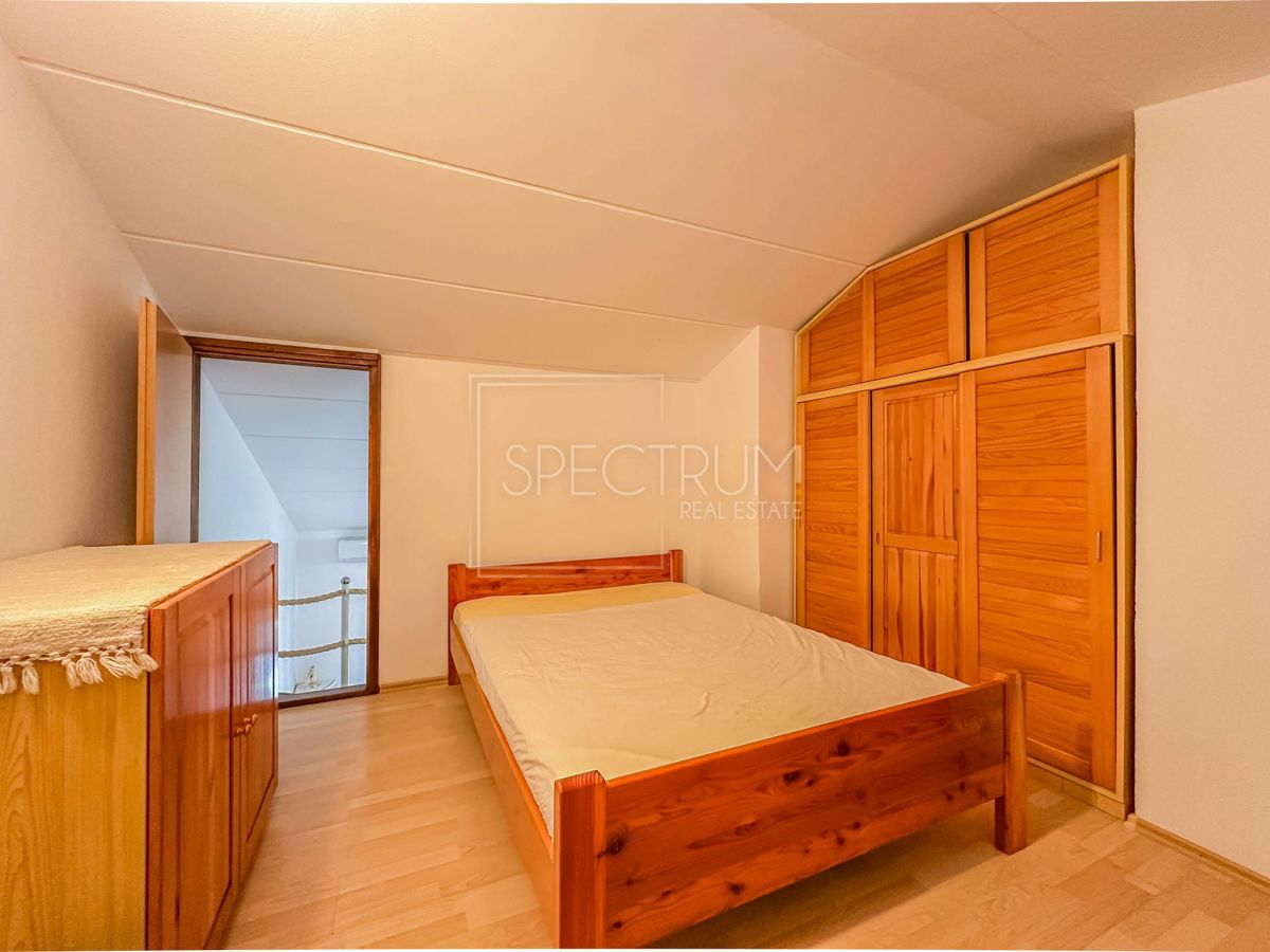 Zona Parenzo, appartamento su due piani a 350 m dal mare