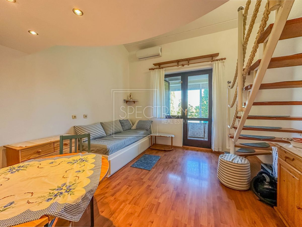 Zona Parenzo, appartamento su due piani a 350 m dal mare