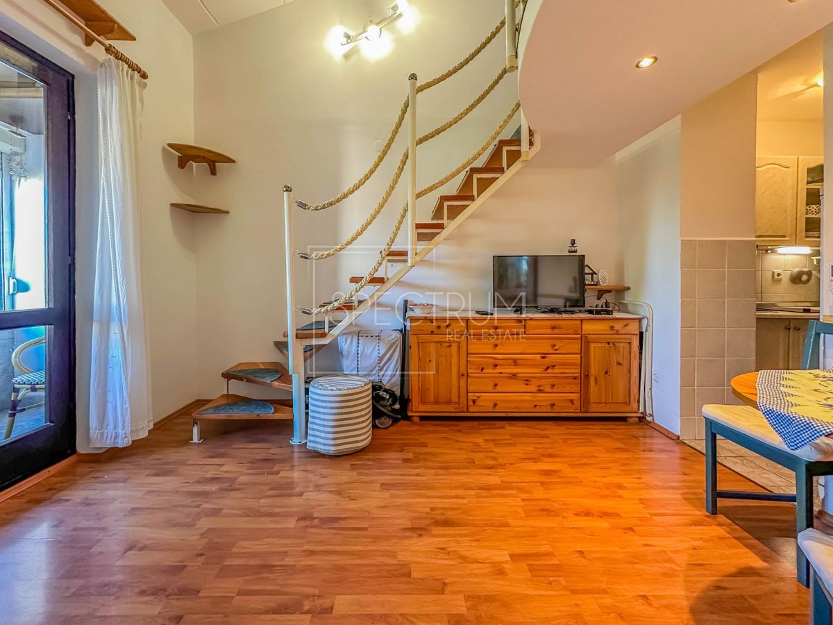 Zona Parenzo, appartamento su due piani a 350 m dal mare