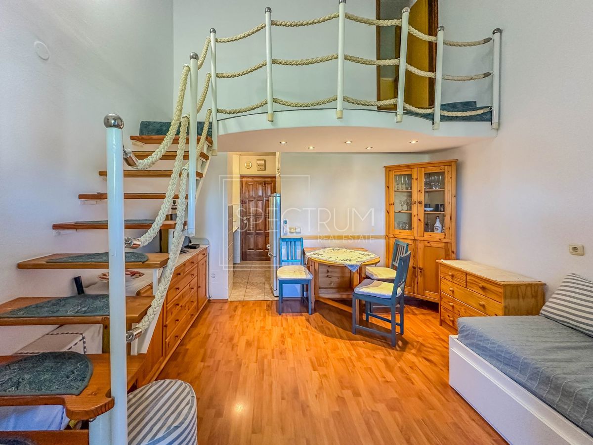 Zona Parenzo, appartamento su due piani a 350 m dal mare