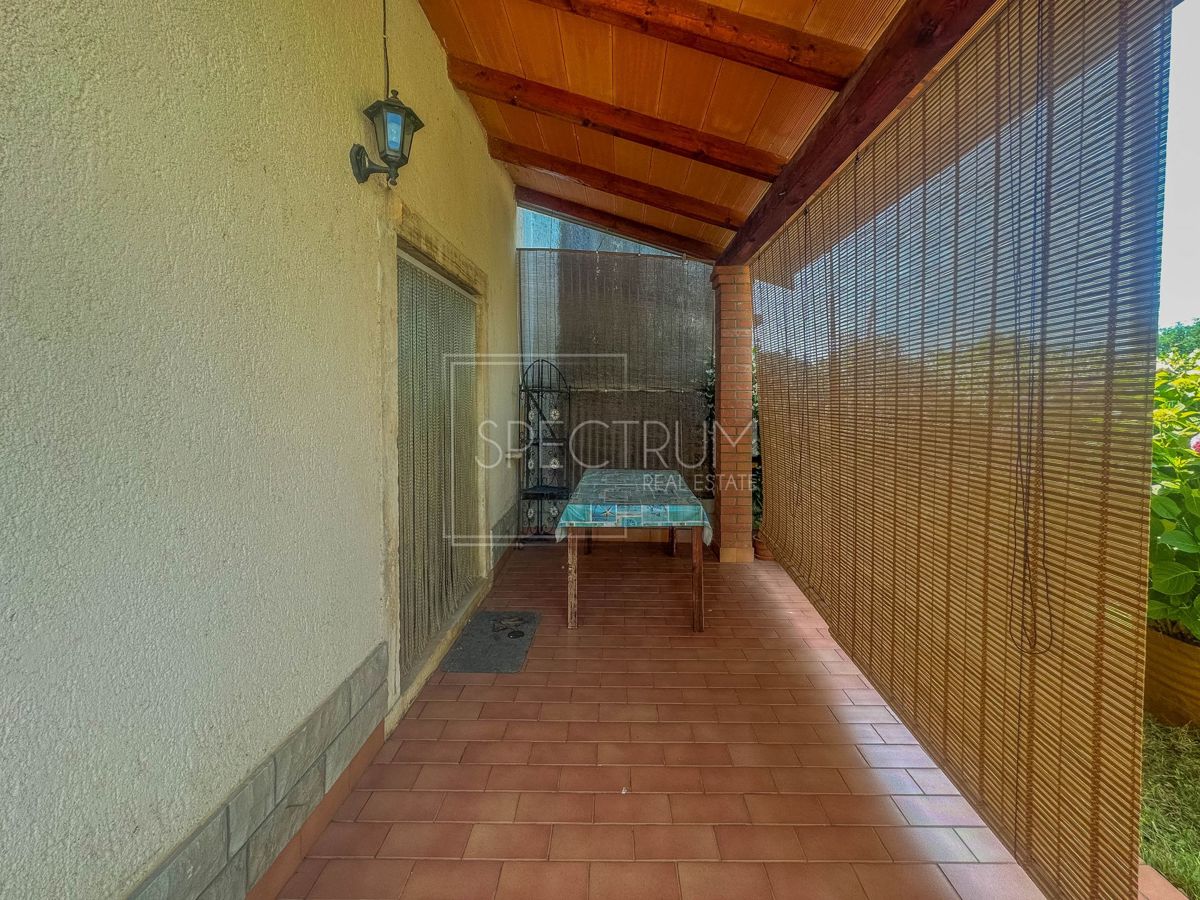 Zona di Verteneglio, casa in pietra con cortile in posizione tranquilla