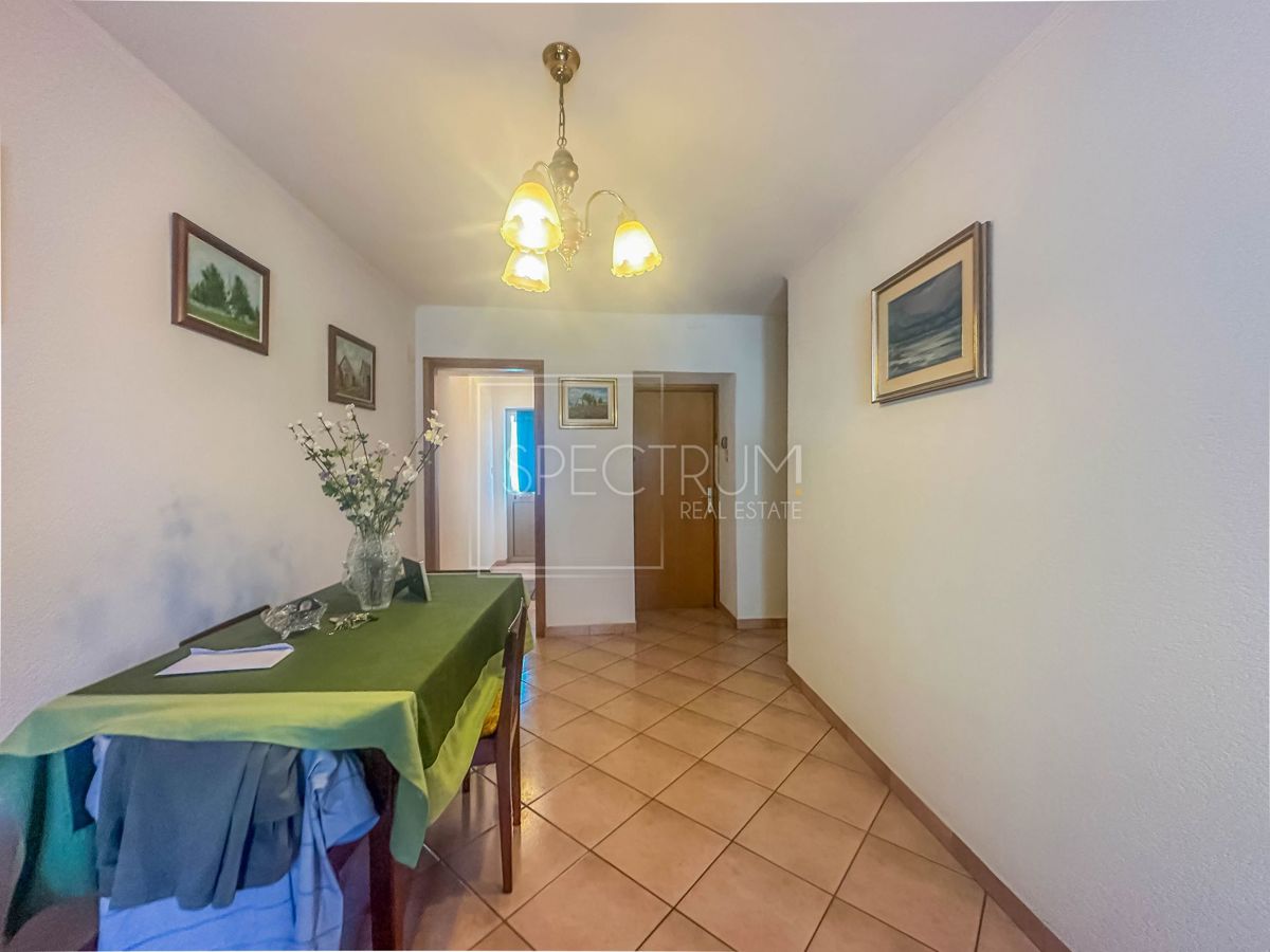 Zona di Verteneglio, casa in pietra con cortile in posizione tranquilla