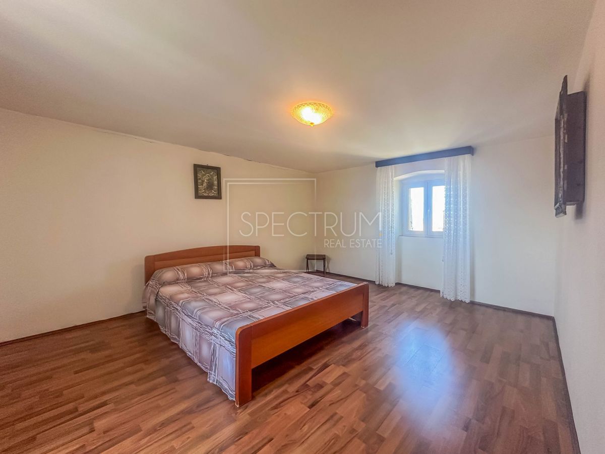 Zona di Verteneglio, casa in pietra con cortile in posizione tranquilla