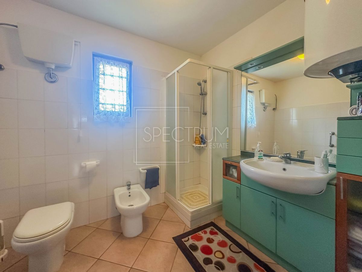 Zona di Verteneglio, casa in pietra con cortile in posizione tranquilla