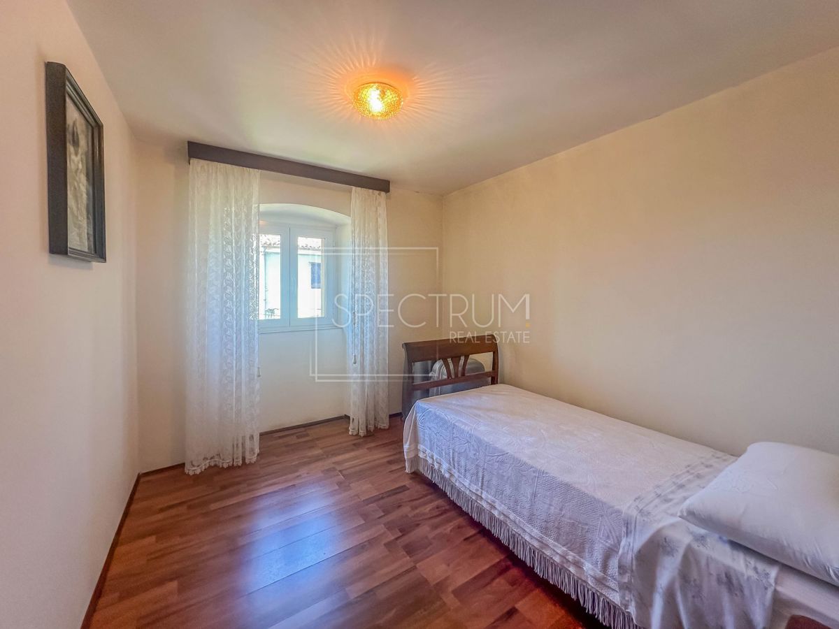 Zona di Verteneglio, casa in pietra con cortile in posizione tranquilla