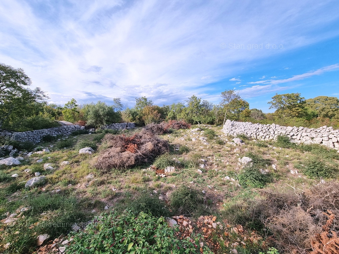 Malinska, terreno edificabile in una posizione tranquilla!