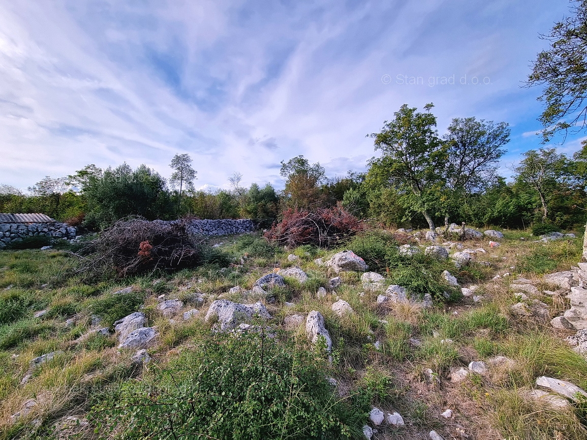 Malinska, terreno edificabile in una posizione tranquilla!