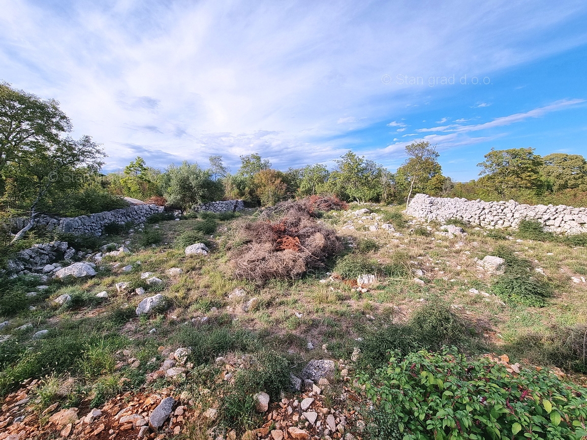 Malinska, terreno edificabile in una posizione tranquilla!