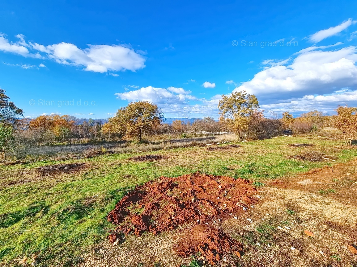 Malinska, terreno edificabile in una posizione tranquilla con vista!