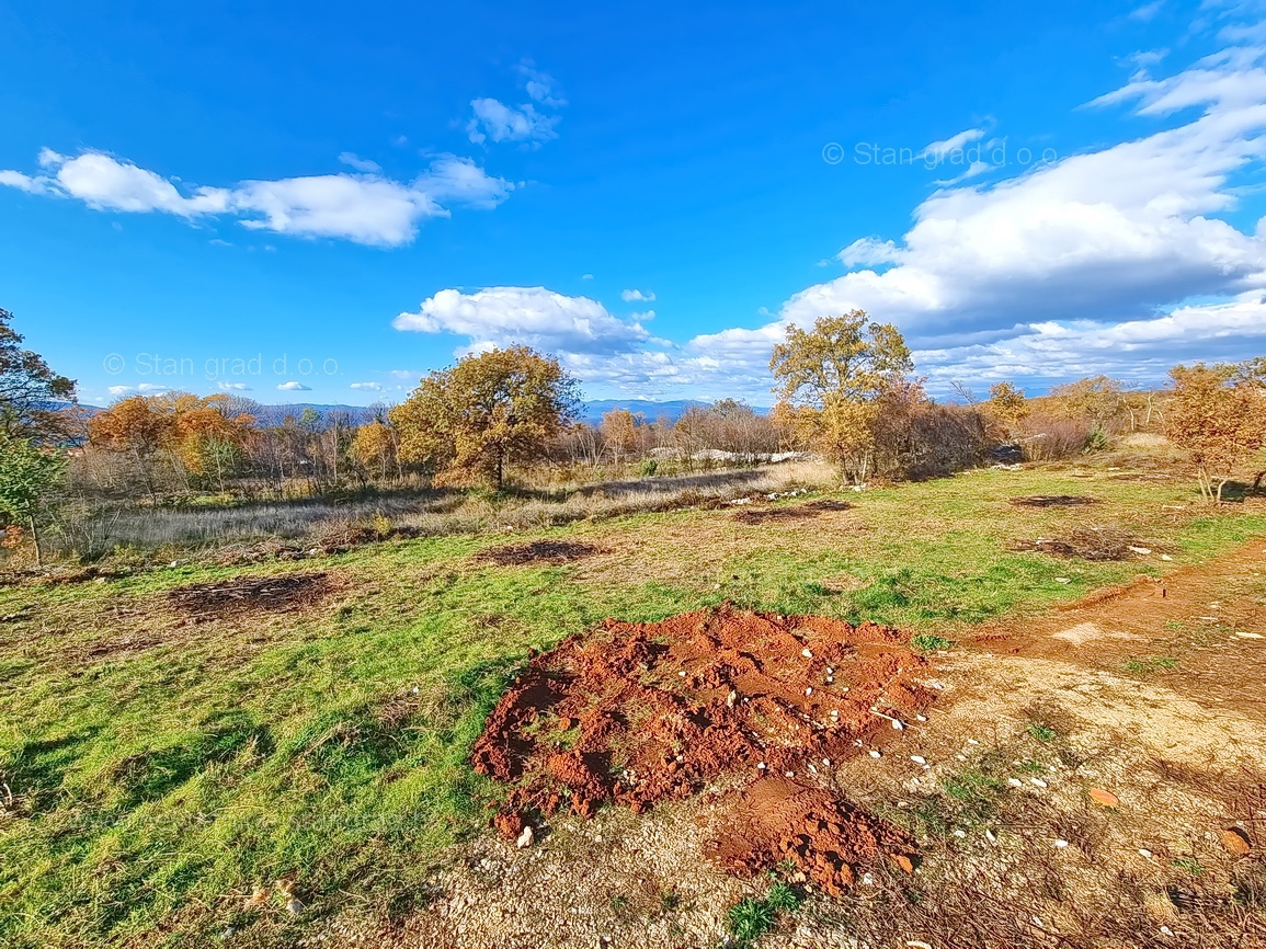 Malinska, terreno edificabile in una posizione tranquilla con vista!