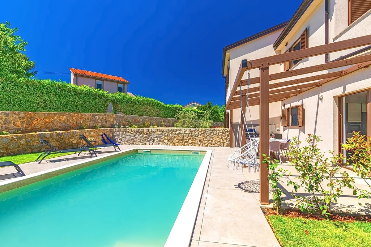 Krk, dintorni, lussuosa casa bifamiliare con piscina!