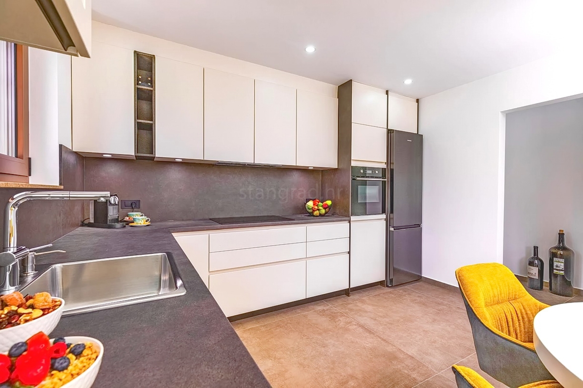 Krk, dintorni, lussuosa casa bifamiliare con piscina!