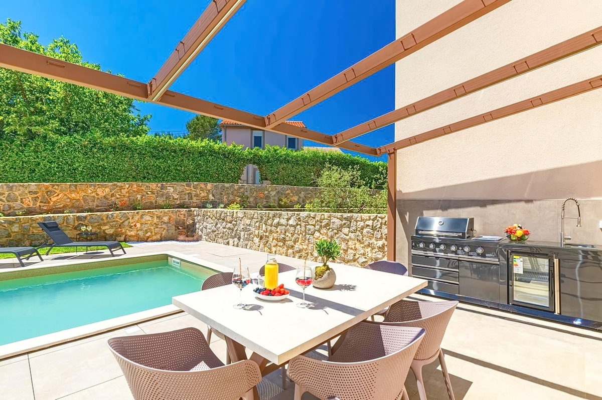 Krk, dintorni, lussuosa casa bifamiliare con piscina!