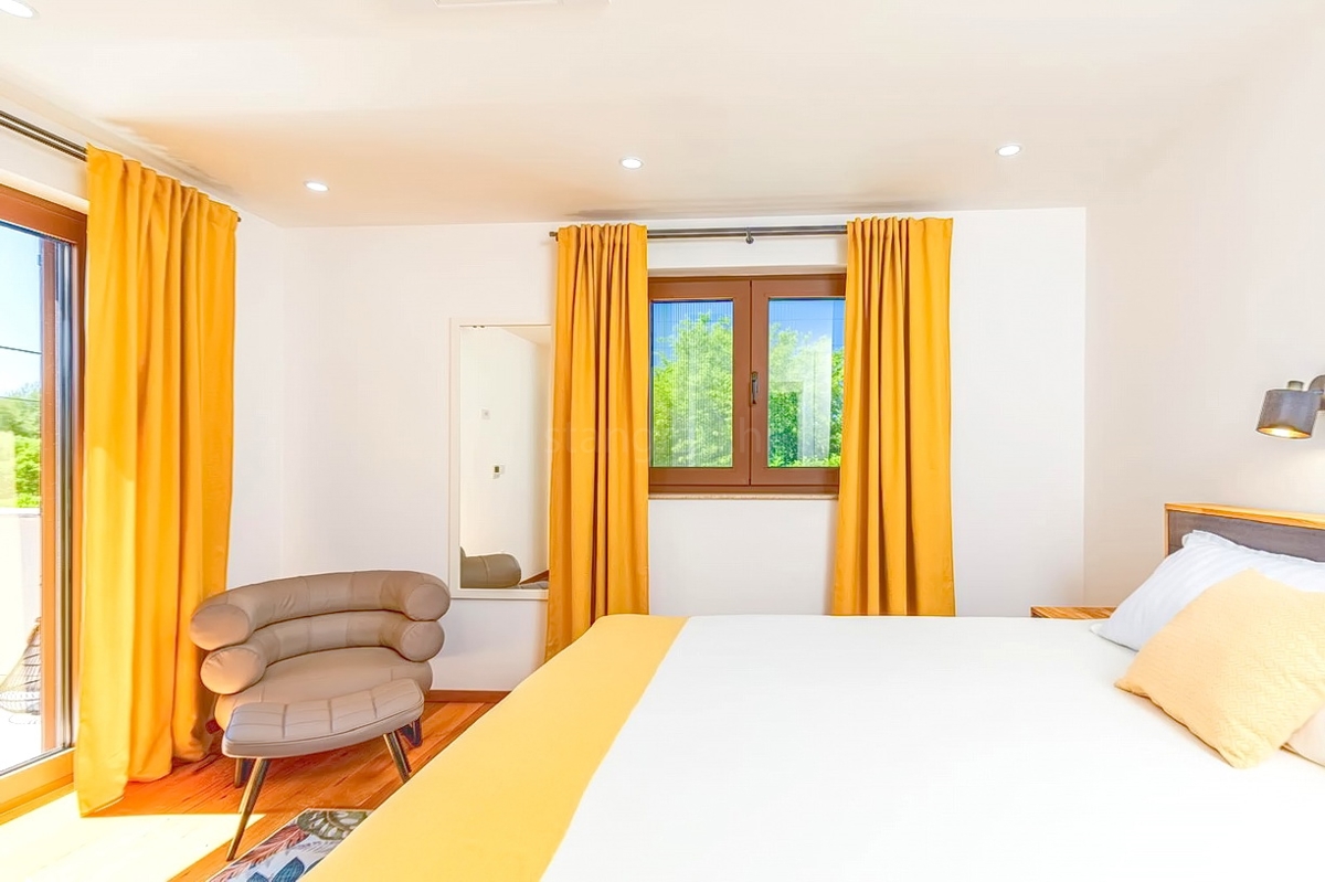 Krk, dintorni, lussuosa casa bifamiliare con piscina!