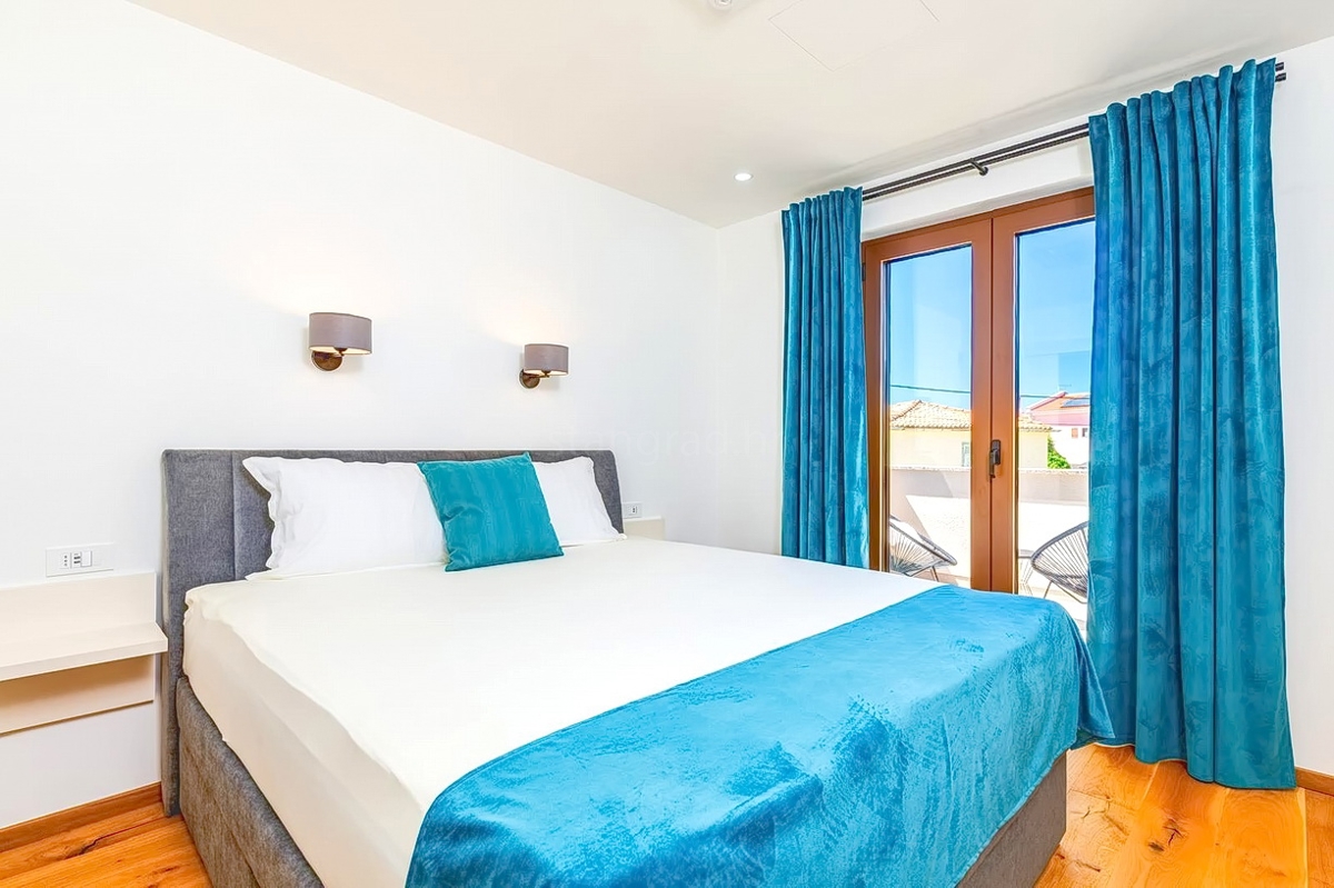 Krk, dintorni, lussuosa casa bifamiliare con piscina!