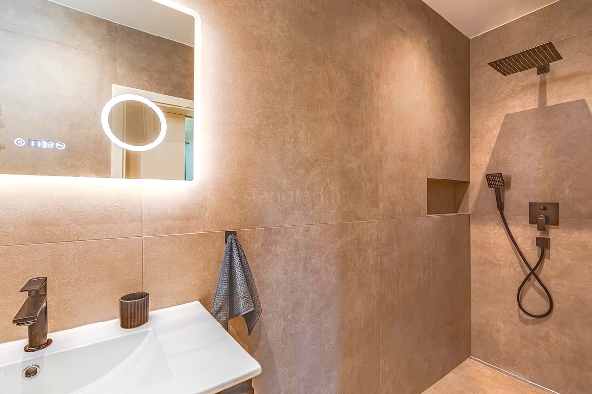 Krk, dintorni, lussuosa casa bifamiliare con piscina!