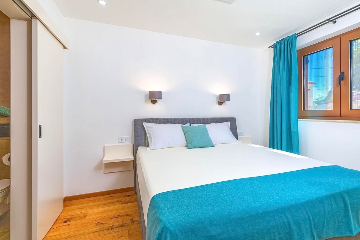 Krk, dintorni, lussuosa casa bifamiliare con piscina!