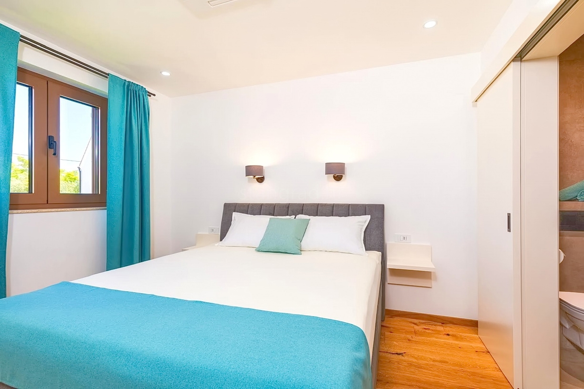 Krk, dintorni, lussuosa casa bifamiliare con piscina!