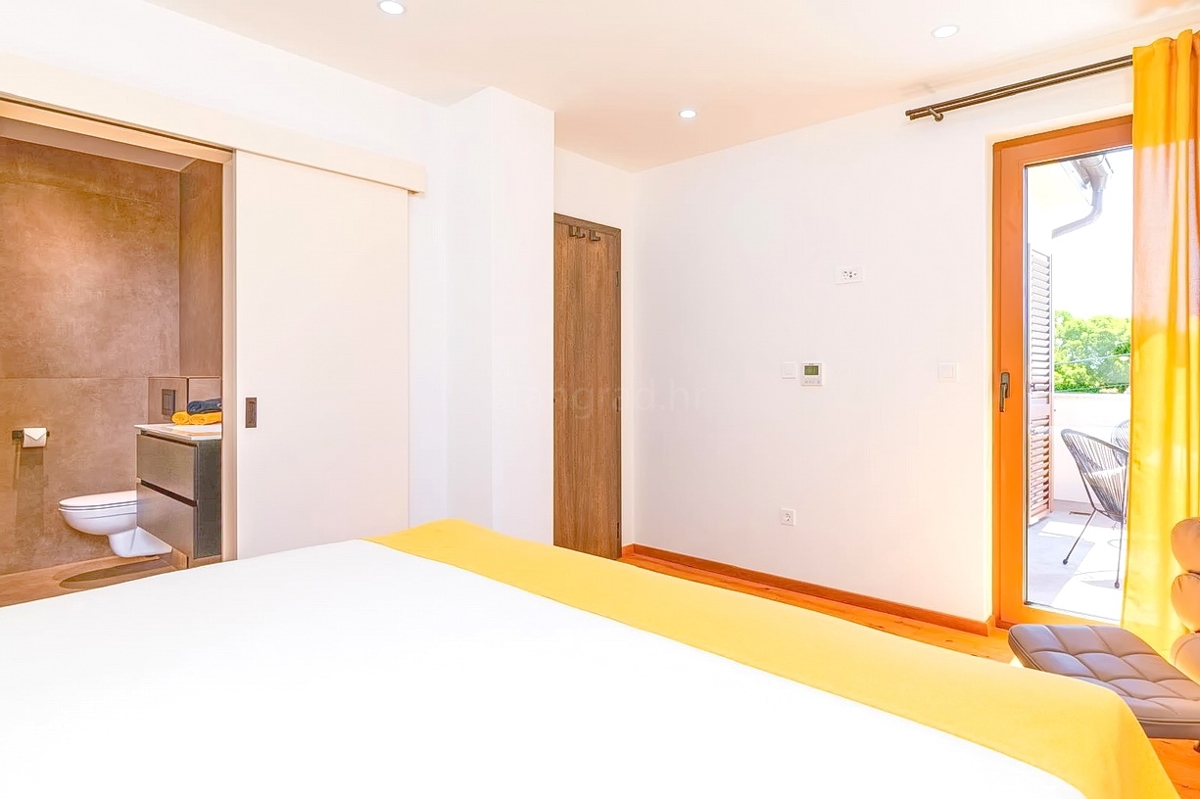 Krk, dintorni, lussuosa casa bifamiliare con piscina!