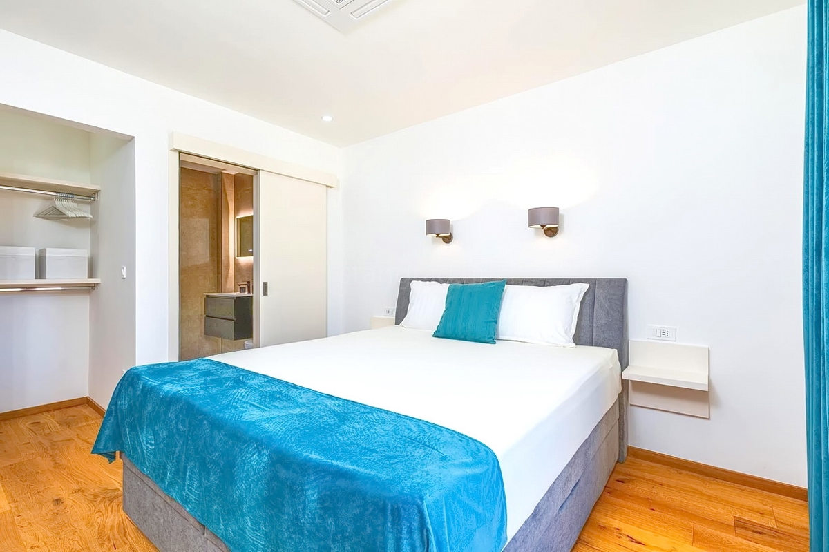 Krk, dintorni, lussuosa casa bifamiliare con piscina!