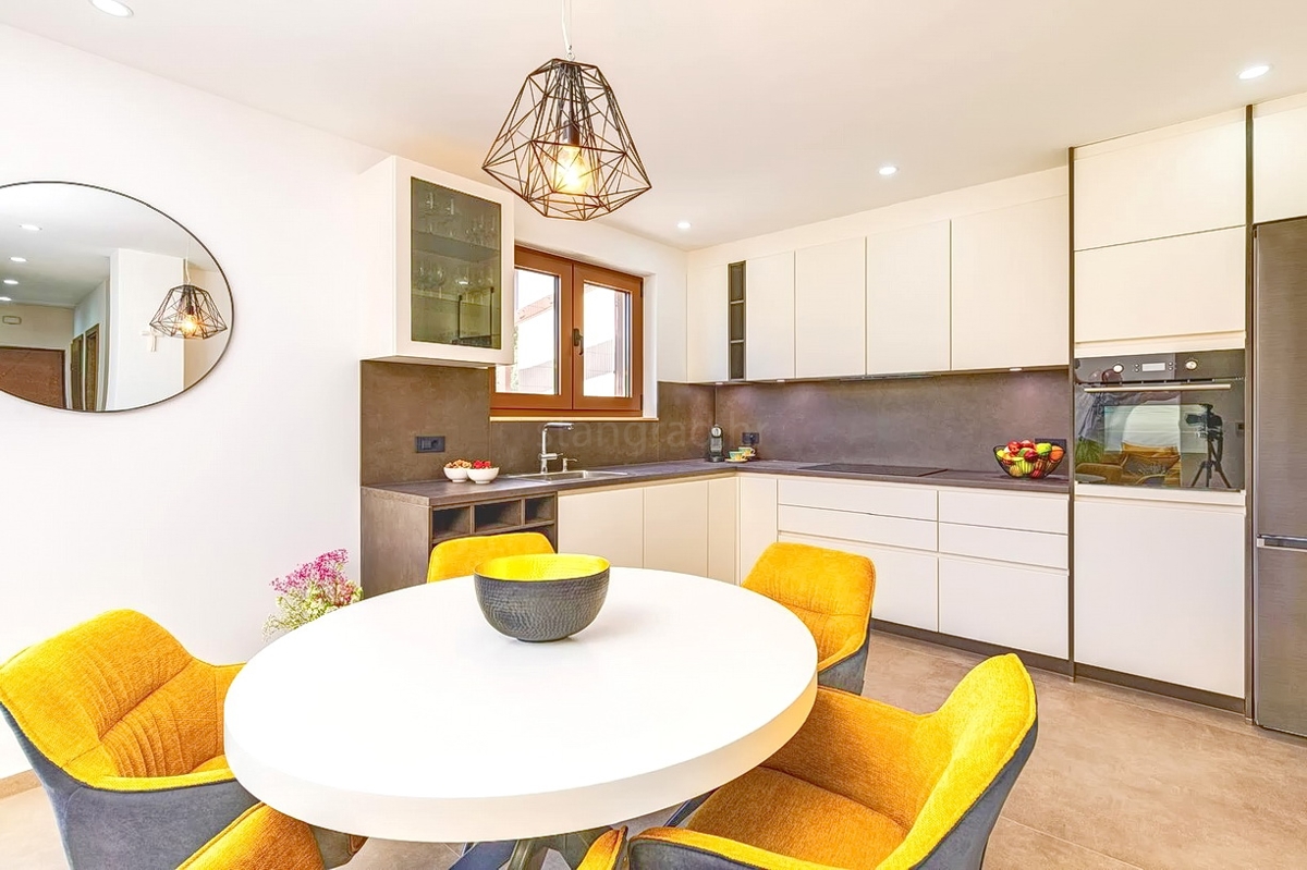 Krk, dintorni, lussuosa casa bifamiliare con piscina!