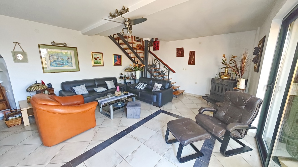 Dobrinj, una casa indipendente con vista sul mare!