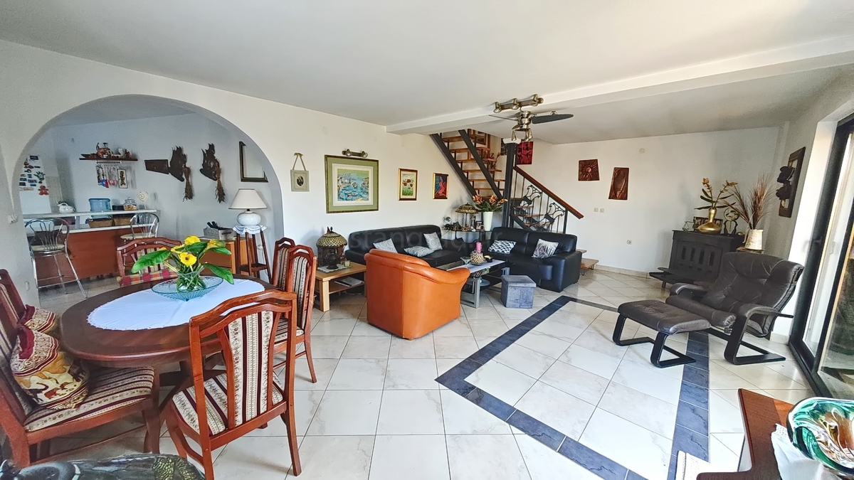 Dobrinj, una casa indipendente con vista sul mare!