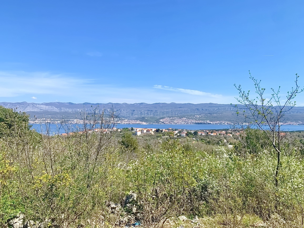 Zona di Šilo, terreno edificabile con vista mare aperta!