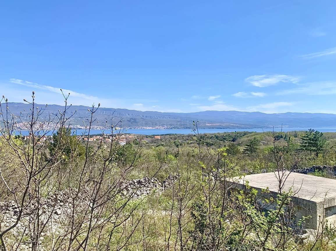 Zona di Šilo, terreno edificabile con vista mare aperta!