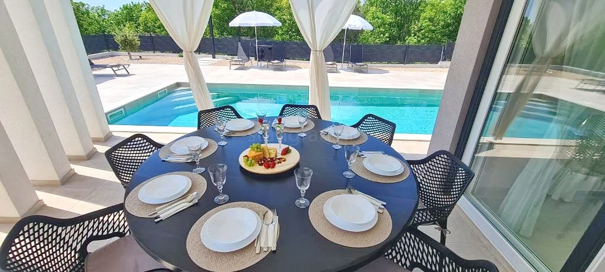Zona di Vrbnik, moderna casa di lusso con piscina e giardino!