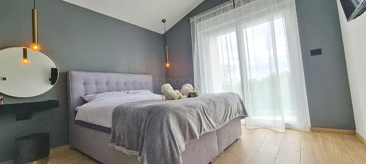 Zona di Vrbnik, moderna casa di lusso con piscina e giardino!