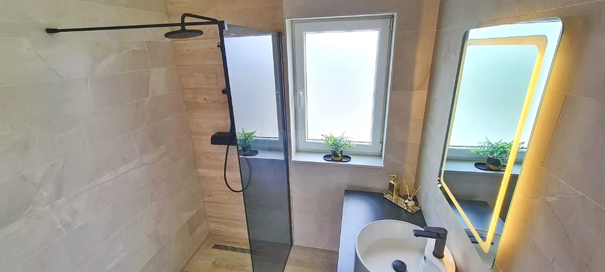 Zona di Vrbnik, moderna casa di lusso con piscina e giardino!