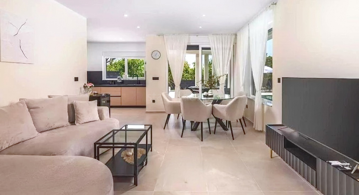 Zona di Vrbnik, moderna casa di lusso con piscina e giardino!