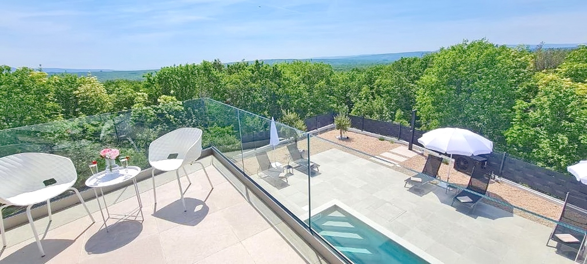 Zona di Vrbnik, moderna casa di lusso con piscina e giardino!