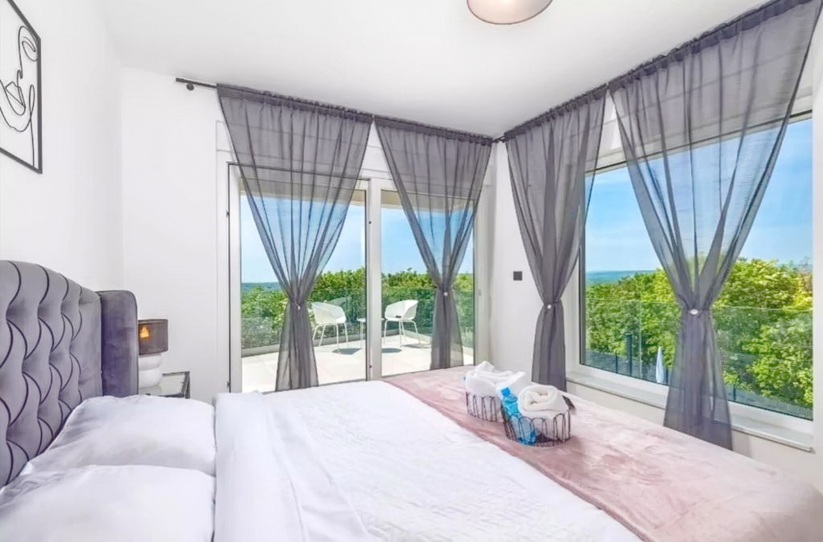 Zona di Vrbnik, moderna casa di lusso con piscina e giardino!