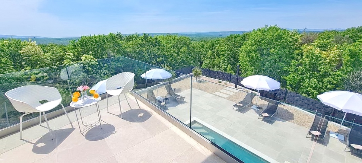 Zona di Vrbnik, moderna casa di lusso con piscina e giardino!