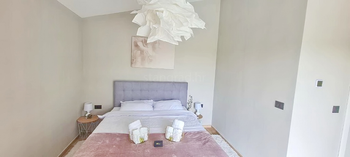 Zona di Vrbnik, moderna casa di lusso con piscina e giardino!