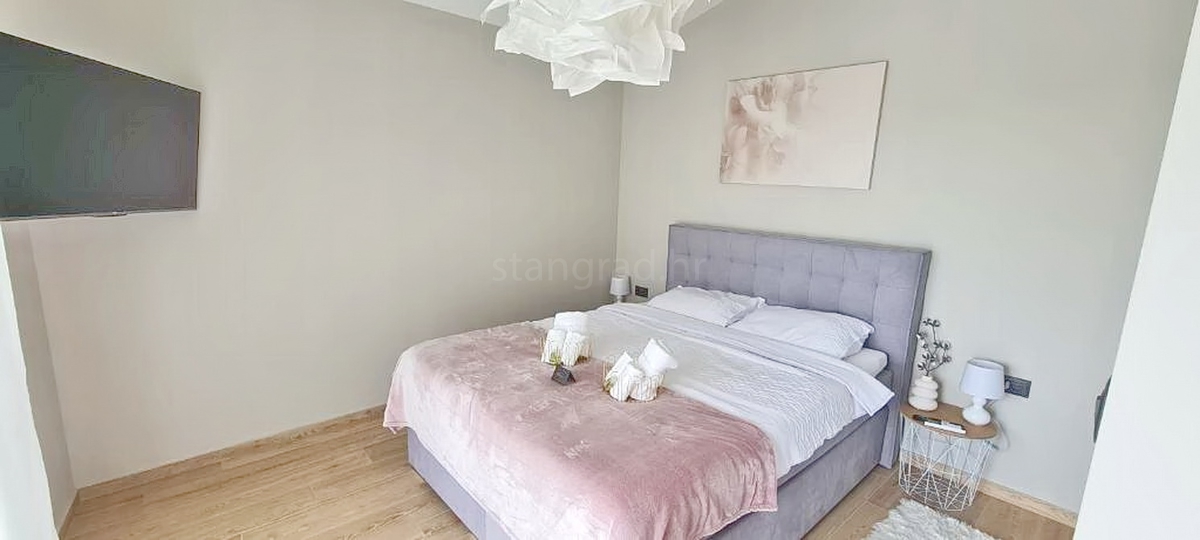 Zona di Vrbnik, moderna casa di lusso con piscina e giardino!