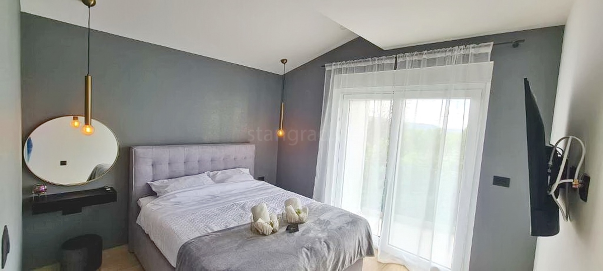 Zona di Vrbnik, moderna casa di lusso con piscina e giardino!