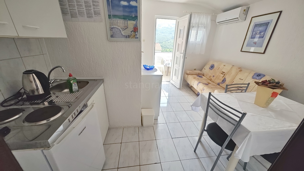 Baška, casa con 4 appartamenti in posizione tranquilla!