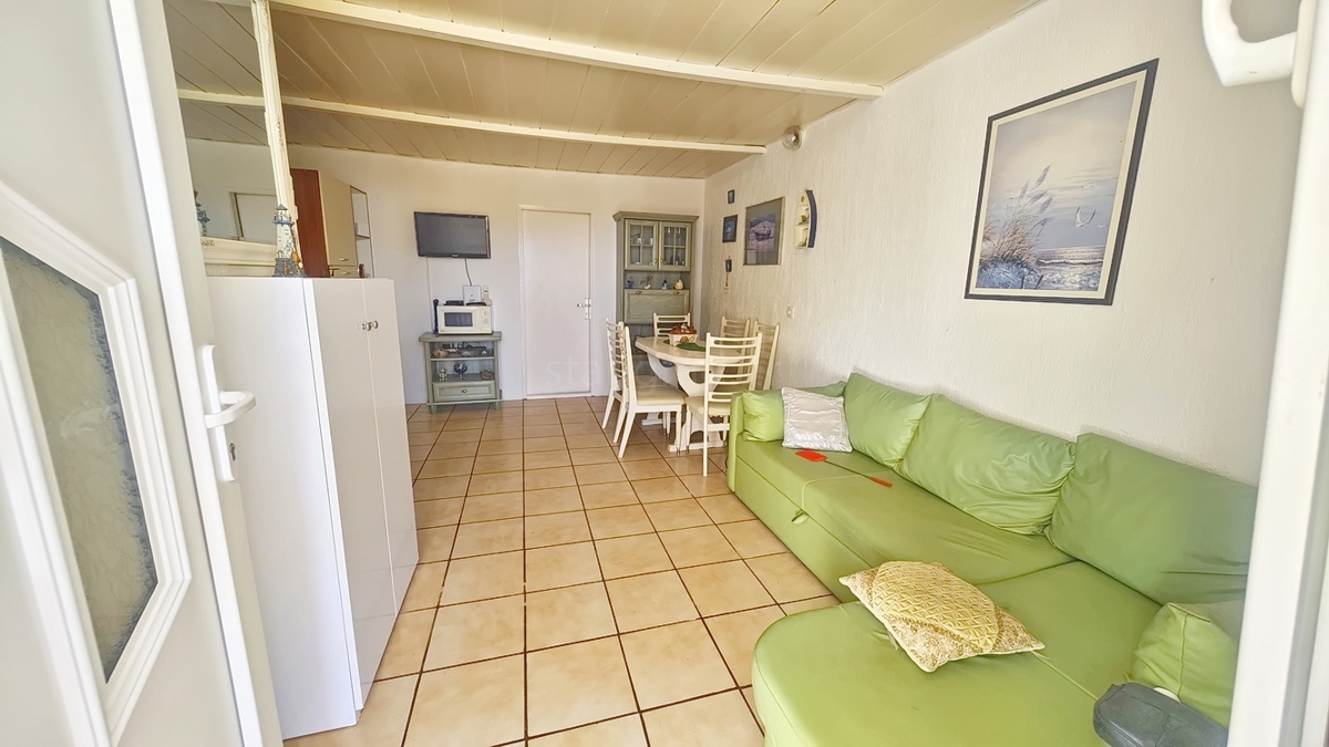 Baška, casa con 4 appartamenti in posizione tranquilla!