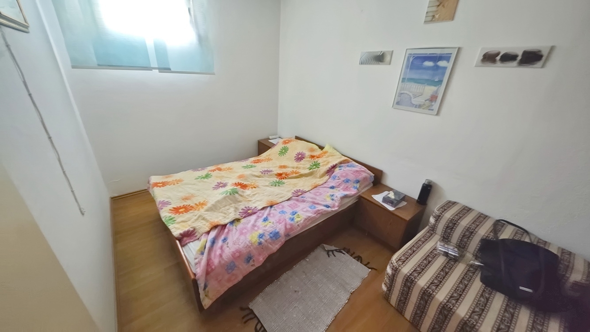 Baška, casa con 4 appartamenti in posizione tranquilla!