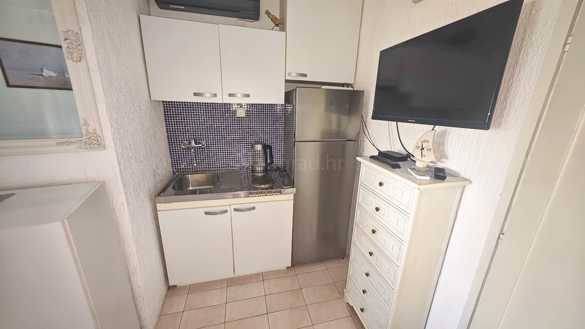 Baška, casa con 4 appartamenti in posizione tranquilla!