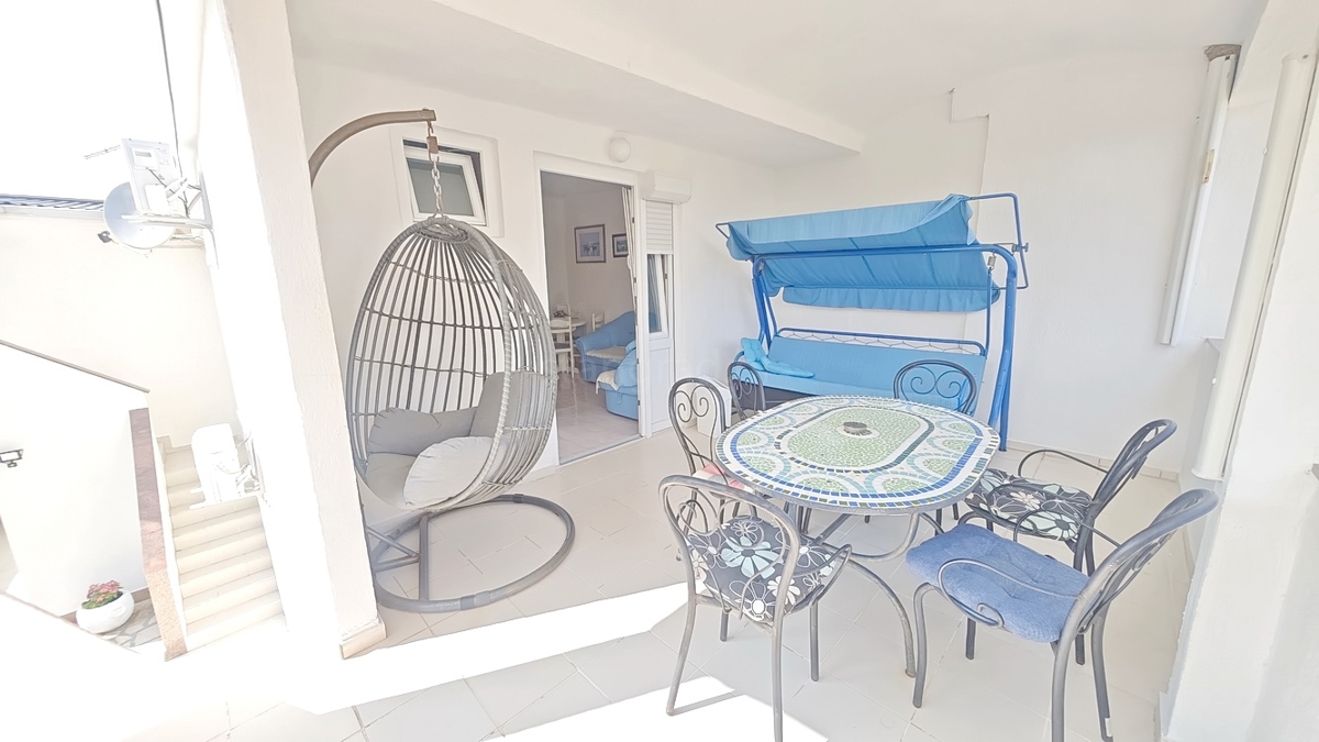 Baška, casa con 4 appartamenti in posizione tranquilla!