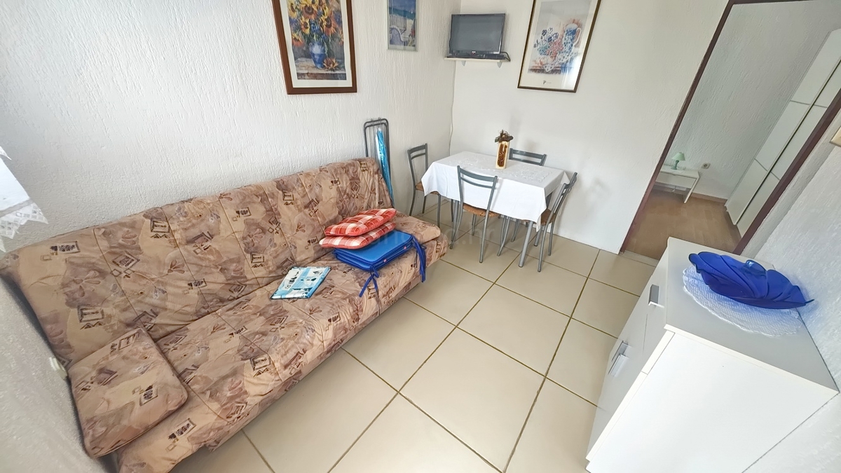 Baška, casa con 4 appartamenti in posizione tranquilla!