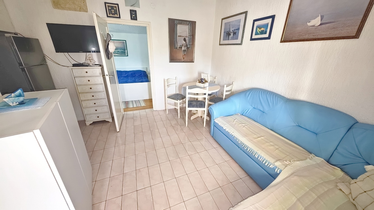 Baška, casa con 4 appartamenti in posizione tranquilla!